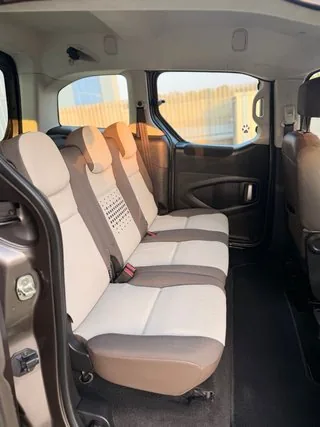 Detalle del interior del Citroën Berlingo Multispace 1.6 BlueHDi 20 Aniversario