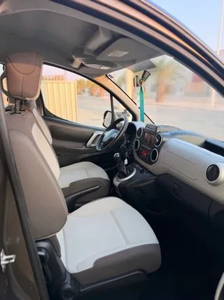 Detalle del interior del Citroën Berlingo Multispace 1.6 BlueHDi 20 Aniversario