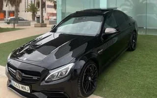 Mercedes-Benz Clase C C 63 S AMG 510 CV negro en vista frontal tres cuartos