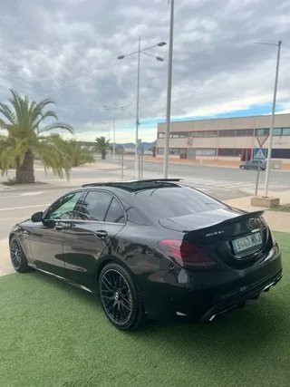 Trasera tres cuartos del Mercedes-Benz Clase C C 63 S AMG 510 CV negro