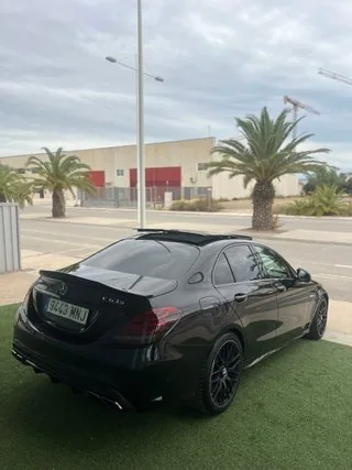 Vista trasera del Mercedes-Benz Clase C C 63 S AMG 510 CV negro