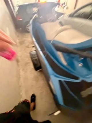 Lateral delantero del Sea-Doo GTI azul y negro
