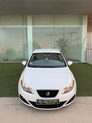 Frontal del SEAT Ibiza 1.6 TDI 105 CV Style blanco