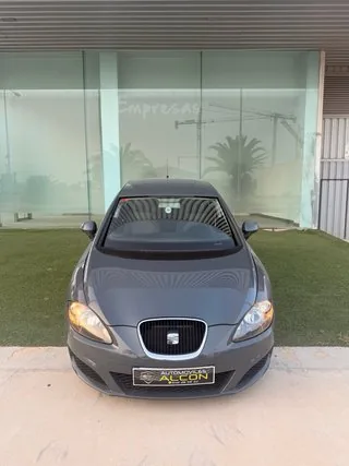 Frontal del SEAT León 1.4 TSI 125 CV Sport gris nardo