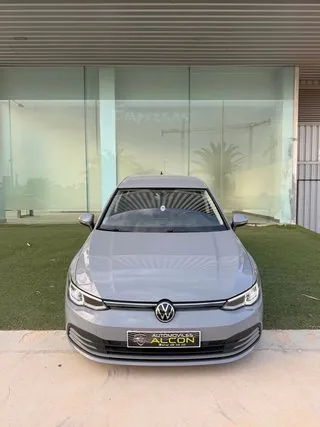 Frontal del Volkswagen Golf 2.0 TDI 150 CV Life gris