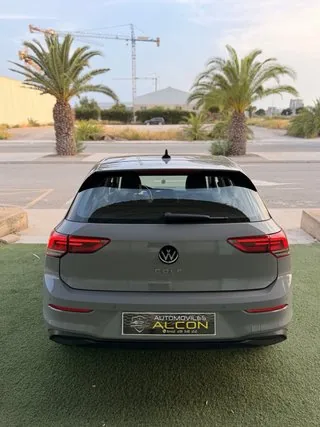 Vista trasera del Volkswagen Golf 2.0 TDI 150 CV Life gris