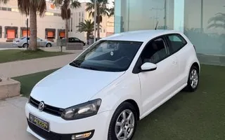 Volkswagen Polo 1.6 TDI 105 CV blanco en vista frontal tres cuartos