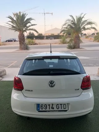 Vista trasera del Volkswagen Polo 1.6 TDI 105 CV blanco